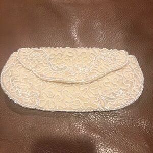 1940’s 1950’s Waldorf white beaded hand clutch